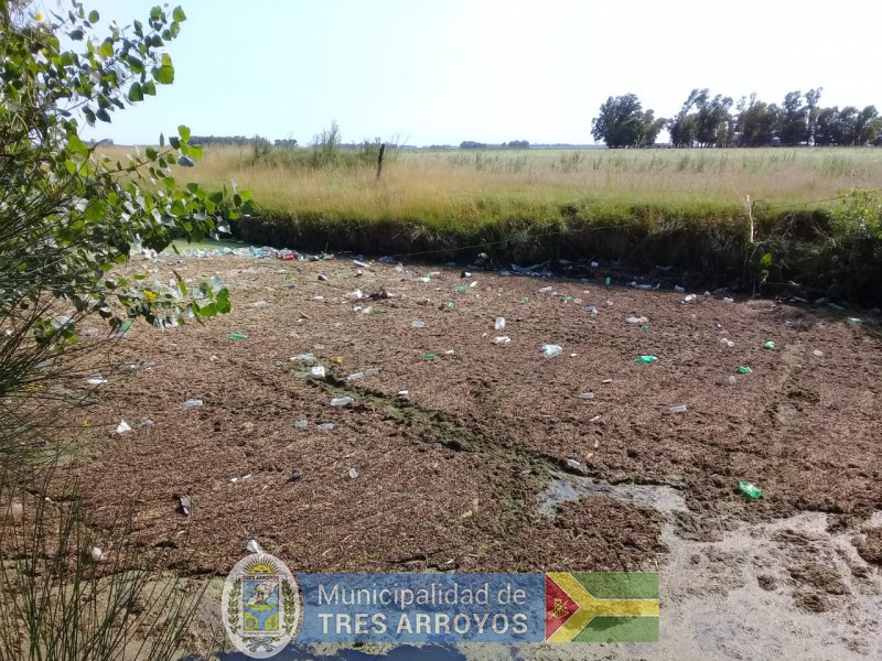 imagen 1 de la noticia La Secretaria de Gestión Ambiental de la Municipalidad de Tres Arroyos procedió a desobstruir el curso del arroyo Claromeco. publicada el 2020-01-09